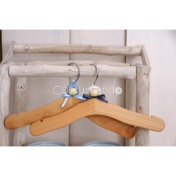 WOODEN HANGER WHITE HAT